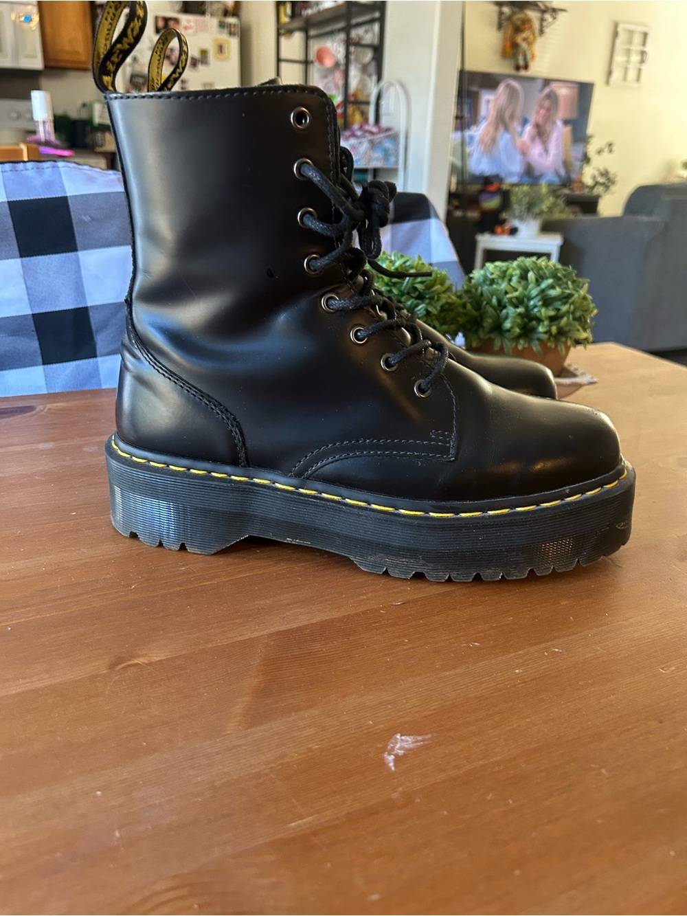 Dr. Martens Jadon Boot Smooth Leather
Platforms - Polished Smooth Black 11